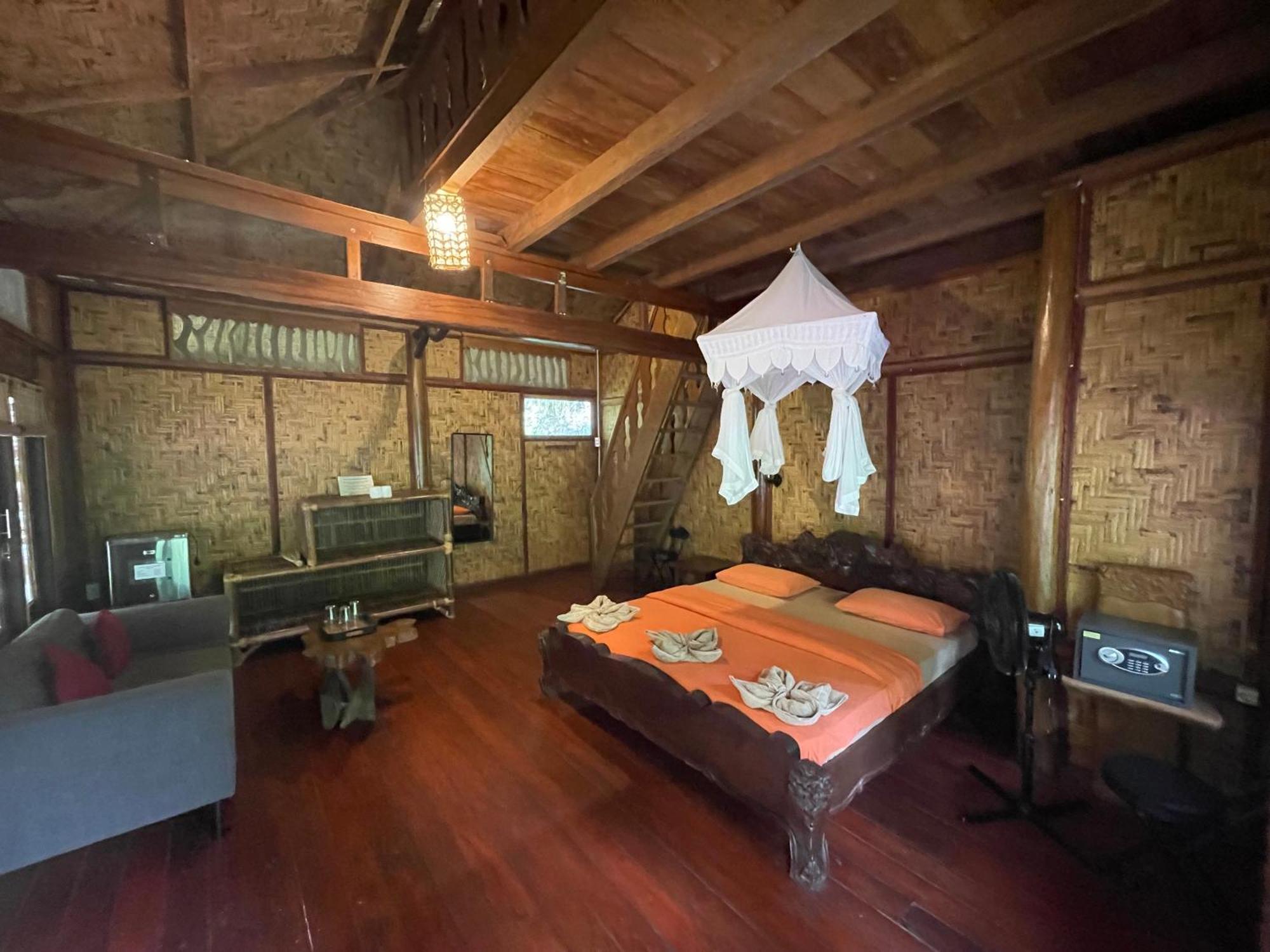 Kupu Kupu Garden Guest House & Cafe Bukit Lawang Exterior photo