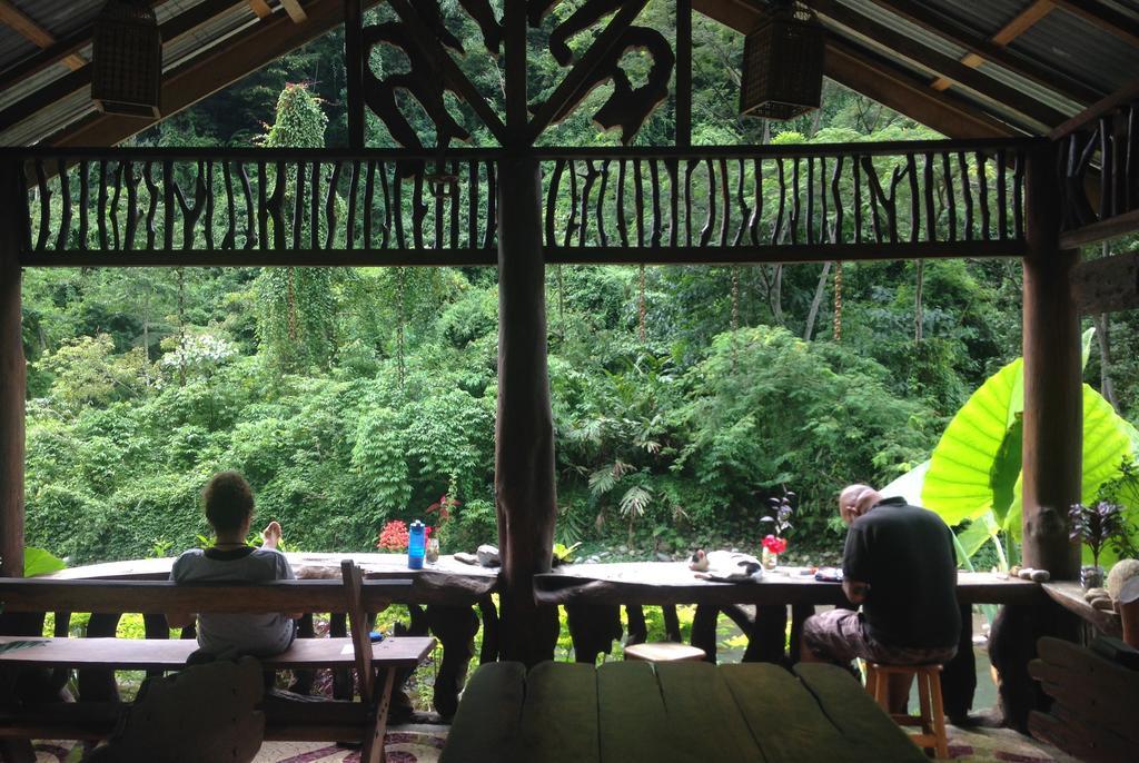 Kupu Kupu Garden Guest House & Cafe Bukit Lawang Exterior photo