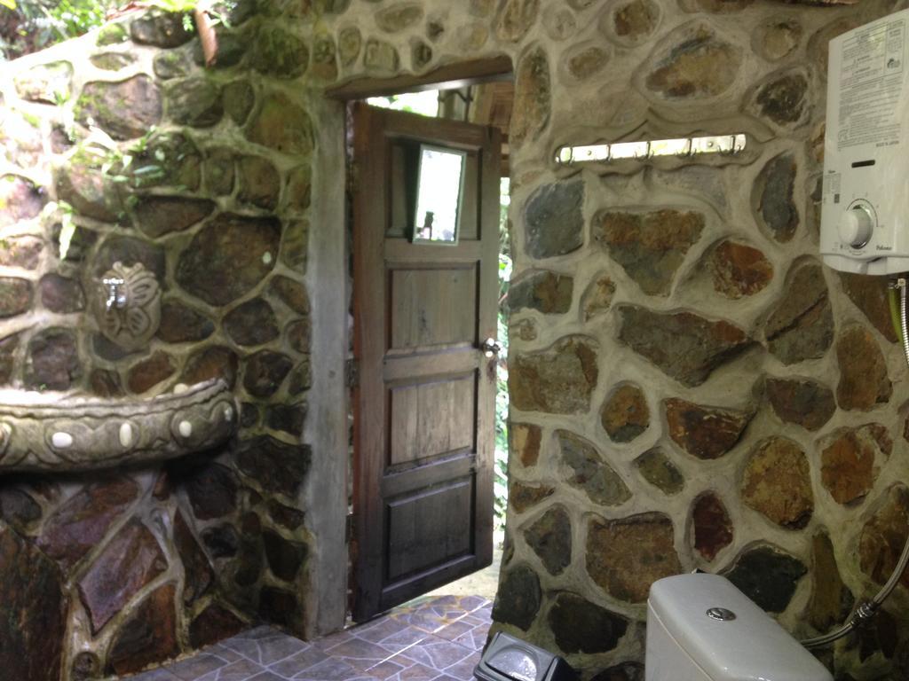 Kupu Kupu Garden Guest House & Cafe Bukit Lawang Exterior photo