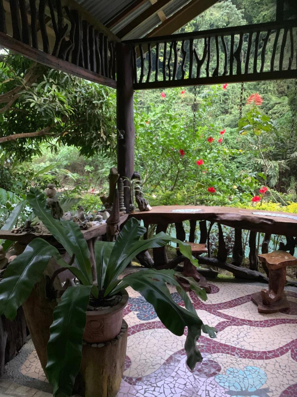 Kupu Kupu Garden Guest House & Cafe Bukit Lawang Exterior photo