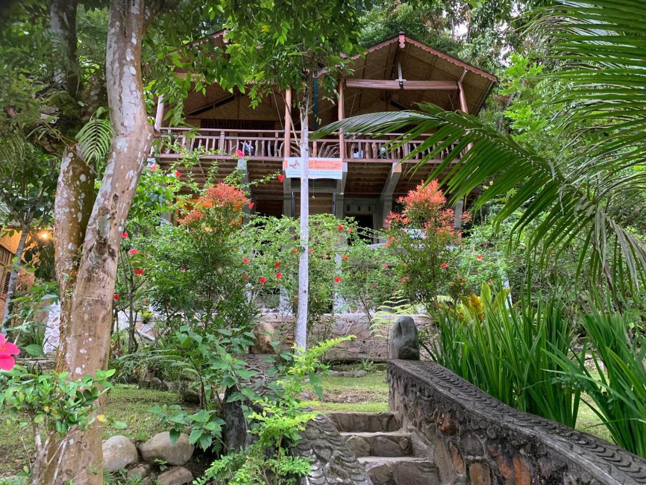 Kupu Kupu Garden Guest House & Cafe Bukit Lawang Exterior photo