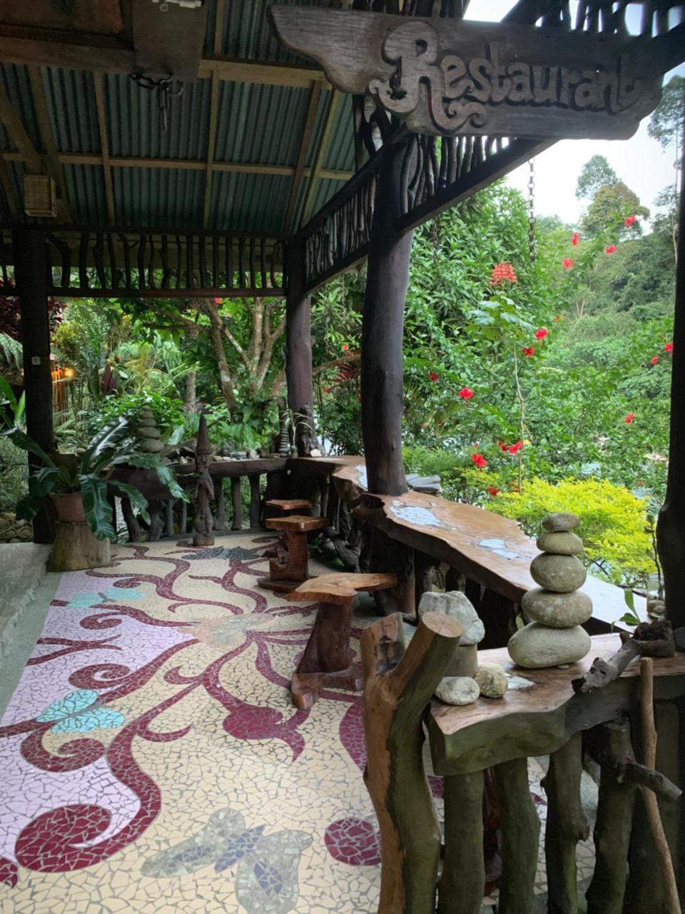 Kupu Kupu Garden Guest House & Cafe Bukit Lawang Exterior photo